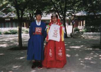 韓国民俗村 民族衣装をきて（2人）